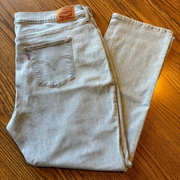 NWOT Levi's Classic Straight Leg Jeans - Picture 5 of 9